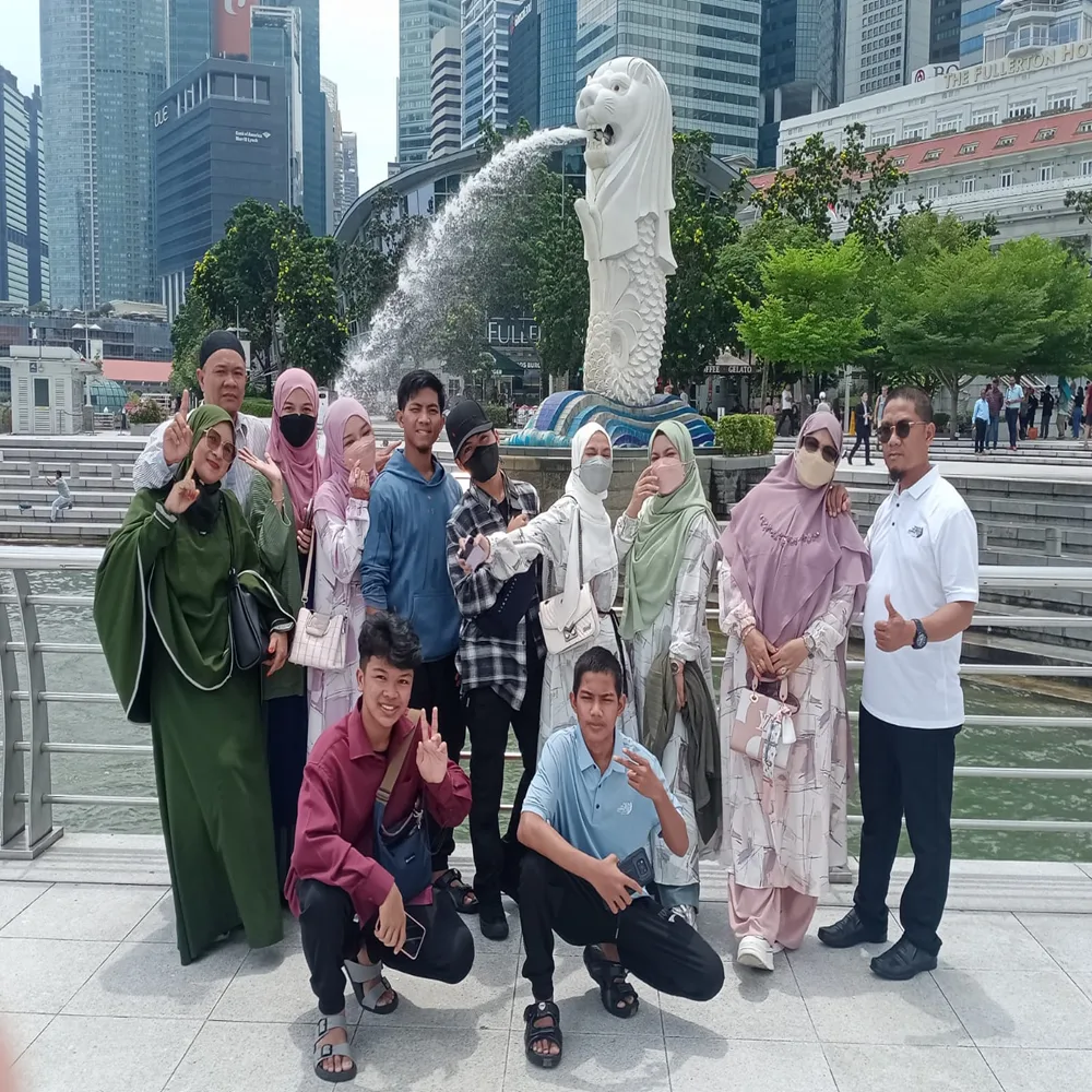 Paket Wisata Singapore Bapak Aslam Munawir